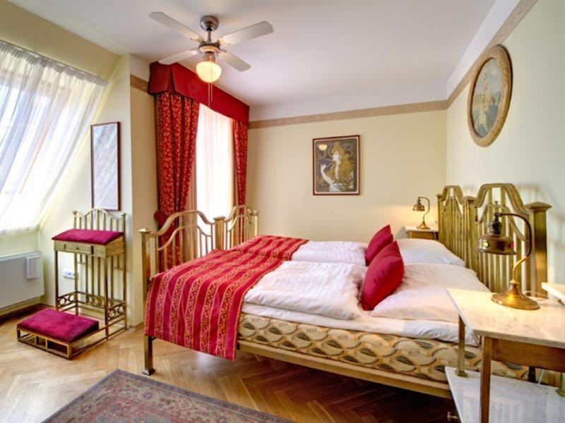 Mucha Hotel